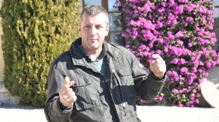 Toni Cerdà, enòleg i propietari del celler Bouquet d'Alella, explicant el seu projecte als Sopa de Cabra