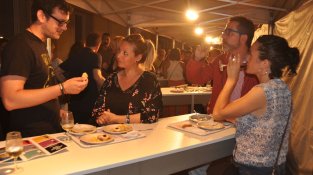 Dues parelles sopen al Tast tiana amb vi DO Alella