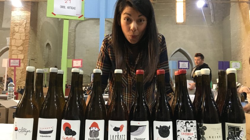 Anouk Boitiere, del celler Oriol Artigas, a la fira Indigènes (Perpinyà) amb la nova gamma de vins