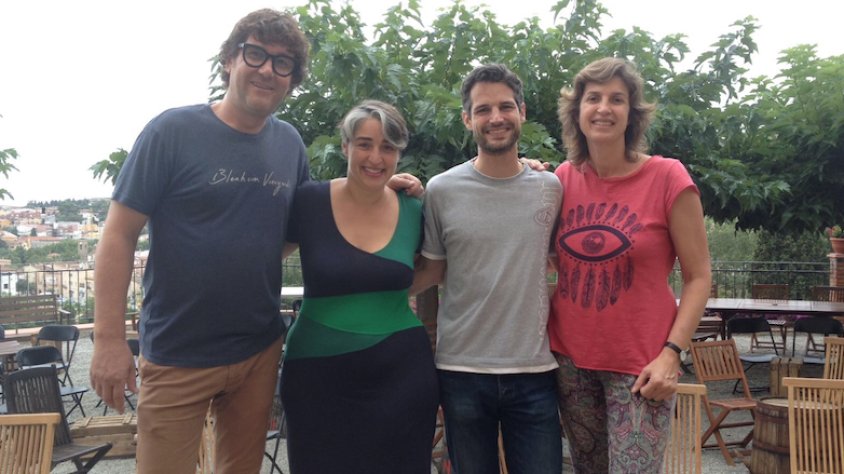 D'esquerra a dreta: Joan Arrufí, Anna Espelt, Ramon Roqueta i Teresa Cerdà, al celler Alta Alella l'última sessió dels Juliols de la UB a Alella.