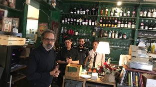 Josep Maria Sumalla, envoltat del seu equip, explica el projecte del Celler del Nou Priorat