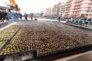 Cuinen 12500 carxofes a la brasa a Pineda de Mar i estableixen un nou rècord Guiness