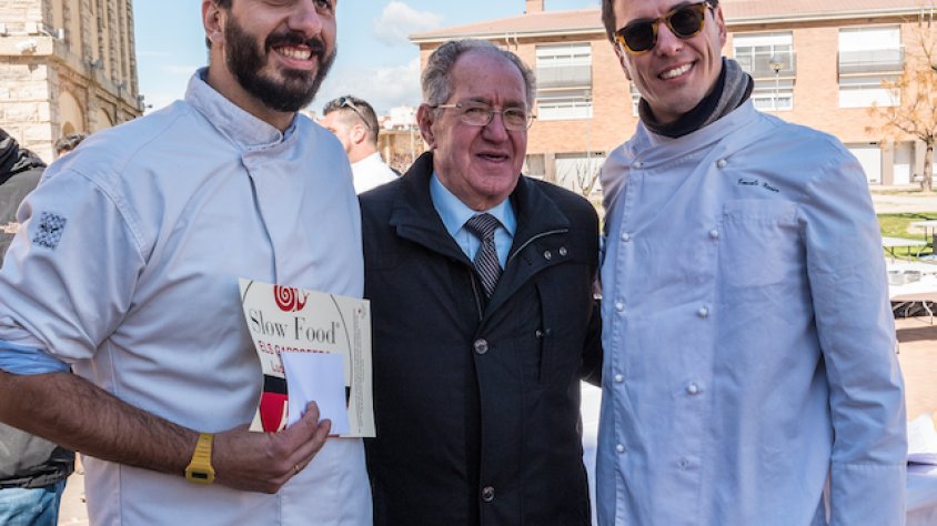 Luca Marongiu i Gonzalo Rivière, del restaurant Els Garrofers, amb Josep Lladonosa.