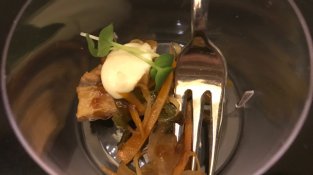 Escabetx japonès amb verat i emulsió de wasabi (Hofmann)