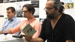 Mark Ullod llegeix un dels textos del llibre dedicat a Josep Roca