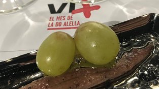Anxova amb raïm. Maridatge: Clarea (Can Roda)