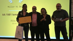 Mireia Pujol-Busquets, recull el premi al millor vi dolç