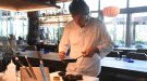 Carles Abellán: “Soc un home de barra, en una taula m’avorreixo molt”