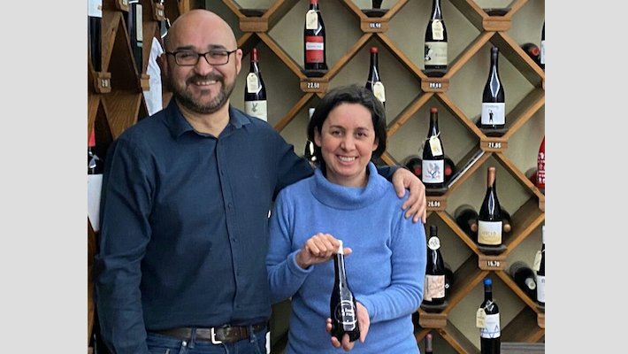 En Jordi i la Montse estan tan contents de tenir el vi, com nosaltres que el tinguin!
