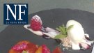 Crumble de poma caramelitzada, gelat de vainilla i fruita vermella
