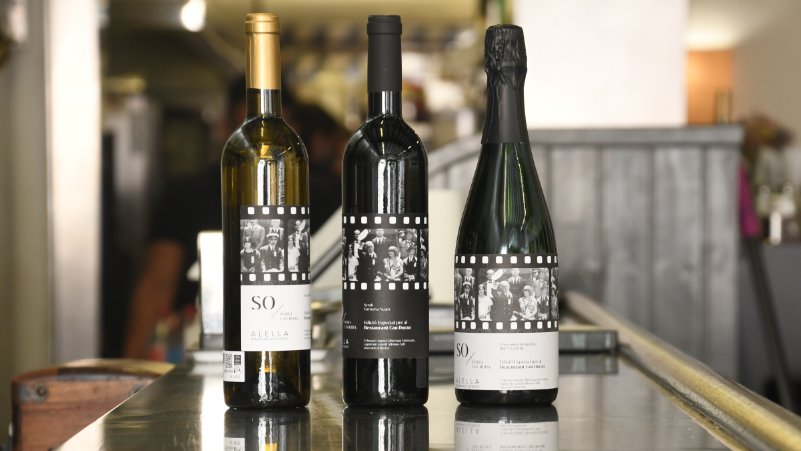 Les tres ampolles damunt la barra de Can Duran