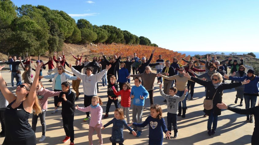 Imatge del flashmob solidari que va tenir lloc l'any passat a Alta Alella, a benefici de la Marató de TV3