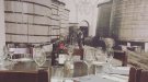 El restaurant La Vinícola, decorat amb imatges antigues d'Alella Vinícola