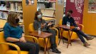 La biblioteca d'Alella va acollir ahir la xerrada-col·loqui 'Vinya i senglar, és possible la convivència?'