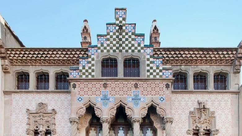 Detall de la casa Coll i Regàs, de Mataró, obra de Puig i Cadafalch.
