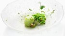 El menú degustació del Celler de Can Roca ofereix un plat de pèsols del Maresme al vapor de pansa blanca