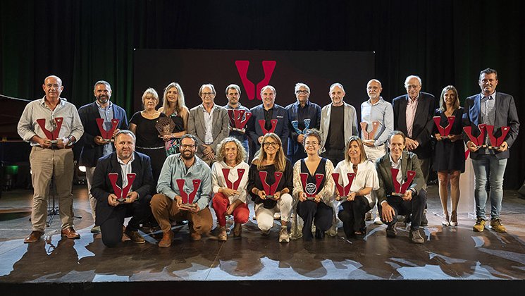 Foto de família dels guanyadors dels Vinari Gran Or