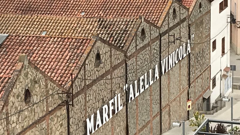 Alella Vinícola renova la seva façana