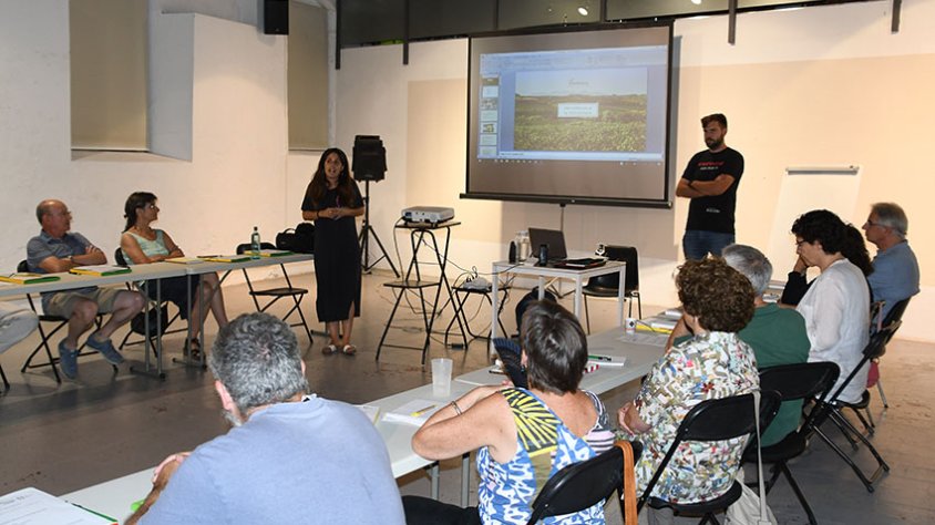 Patrícia de Golferichs presenta Roc Gramona a la primera de les sessions del curs